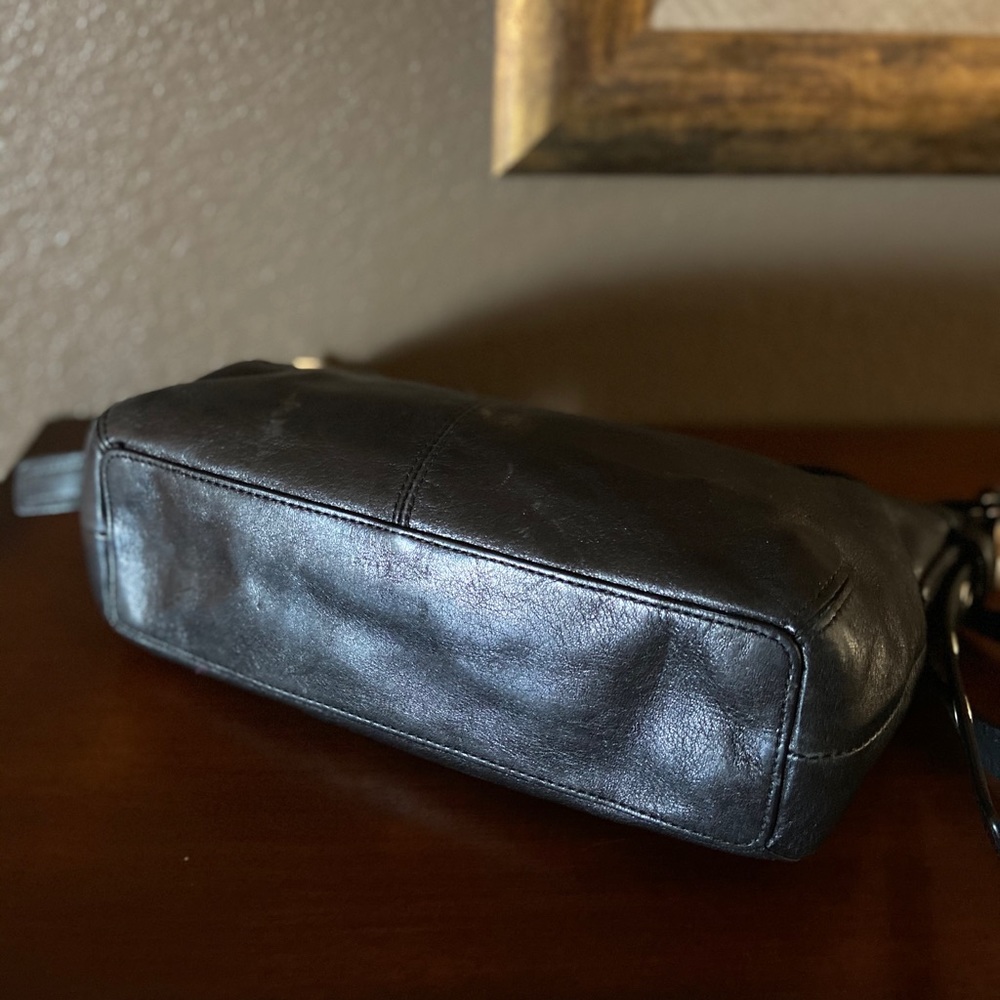 Authentic Coach handbag - Picture 5 of 7